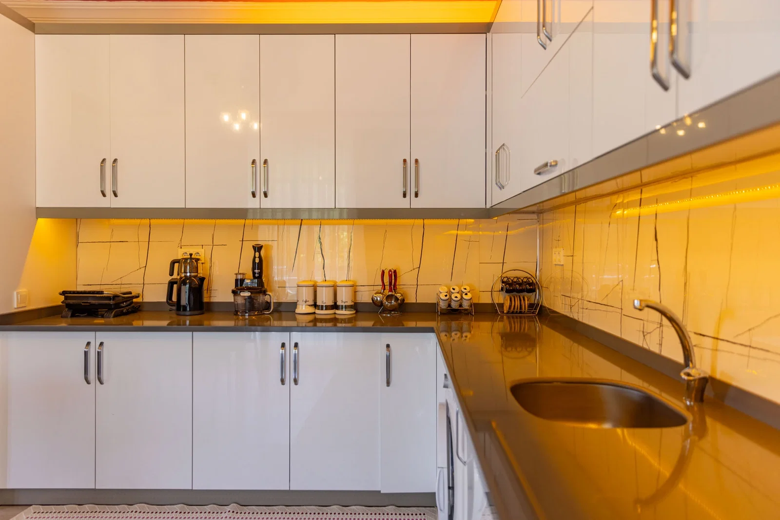 Sarıbelen’de Balayı Çiftlerine Uygun, Korunaklı Havuzlu, 2 Yatak Odalı, Kiralık Villa