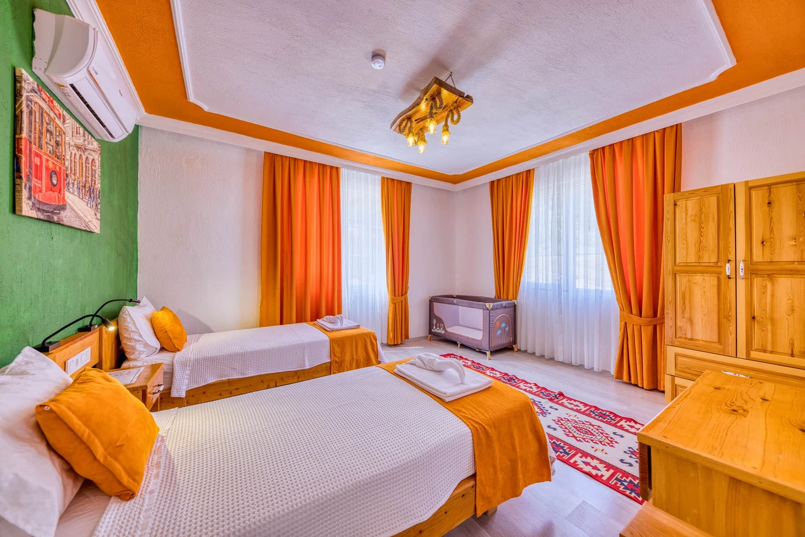 Sarıbelen’de Balayı Çiftlerine Uygun, Korunaklı Havuzlu, 2 Yatak Odalı, Kiralık Villa