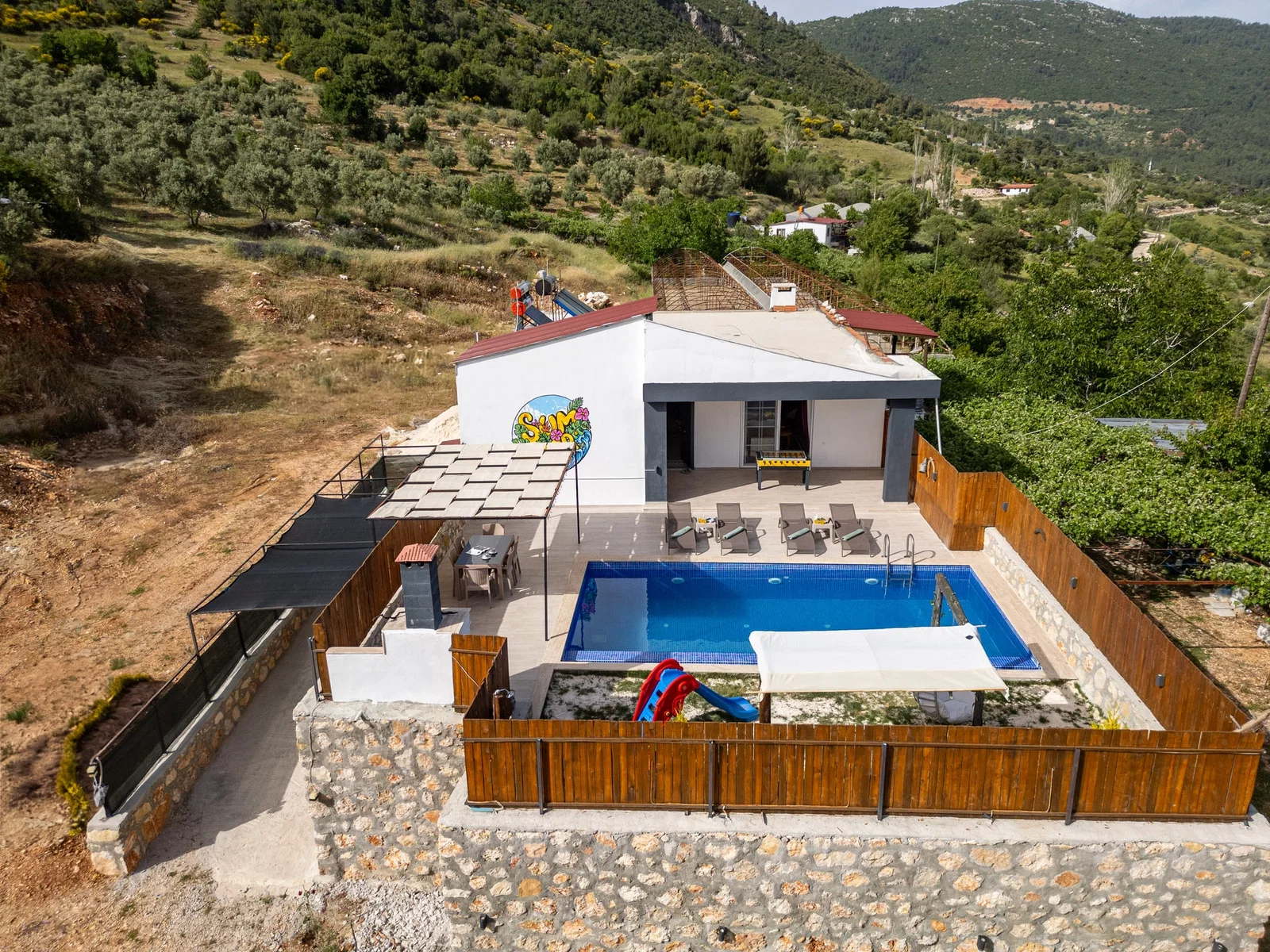 Sarıbelen’de Balayı Çiftlerine Uygun, Korunaklı Havuzlu, 2 Yatak Odalı, Kiralık Villa