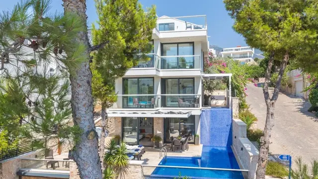 Kalkan’da Deniz Manzaralı, Çocuk Havuzlu, Jakuzili, Lüks Villa