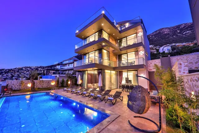 Kalkan’da Deniz Manzaralı, Isıtmalı Havuzlu, Jakuzili, Ultra Lüks Villa