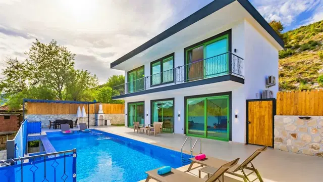 Sarıbelen’de Korunaklı, Özel Havuzlu, Jakuzili, Lüks Villa