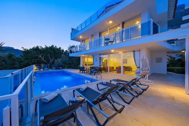 Kalkan’da Merkeze Yakın, Özel Havuzlu, Jakuzili, Lüks Villa