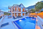 Kalkan’da Kalabalık Ailelere Uygun, Isıtmalı Havuzlu, Jakuzili, Lüks Villa