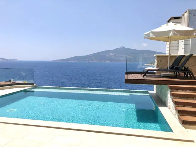 Kalkan’da Denize Sıfır, Özel Havuzlu, 8 Kişilik, Lüks Villa