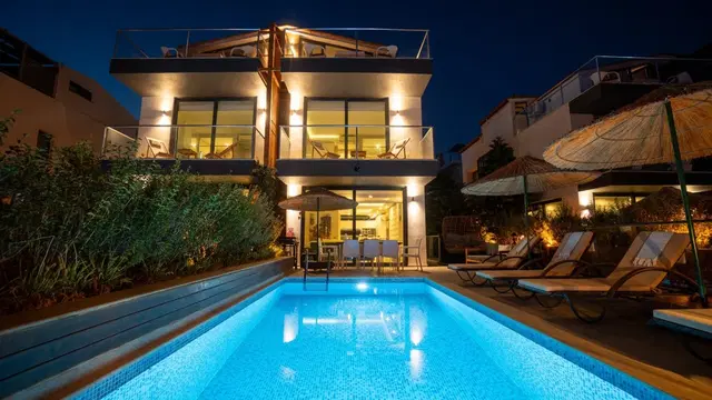 Kalkan’da Merkeze Yakın, Özel Havuzlu, 8 Kişilik, Lüks Villa